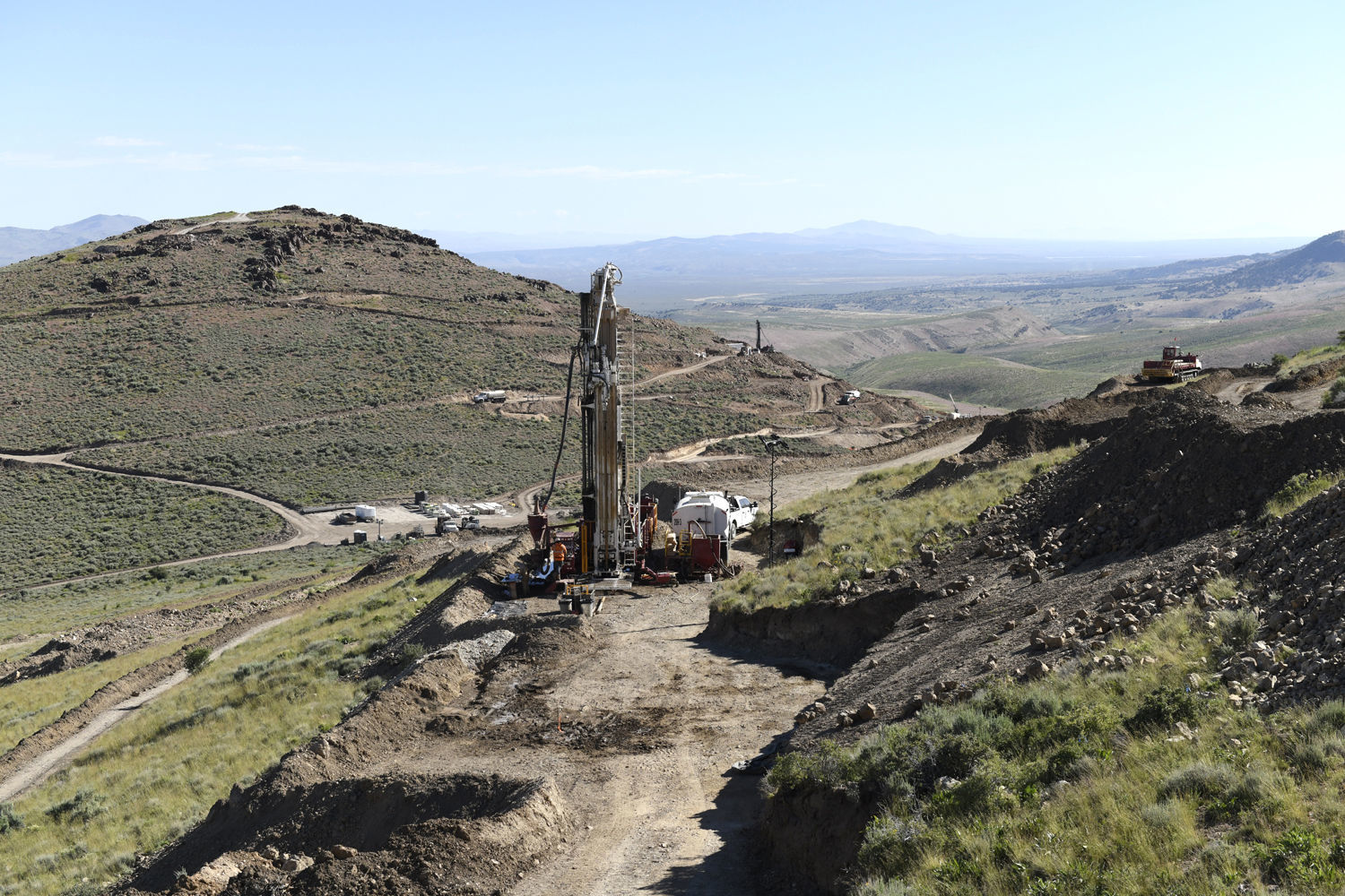 Gold Standard Ventures - Drill rigs